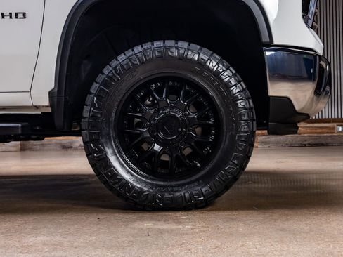 Used 2025 Chevrolet Silverado 3500 LTZ w/ LTZ Plus Package AWD/4WD image 12