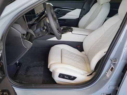 Used 2026 BMW 530i w/ M Sport Package RWD image 11