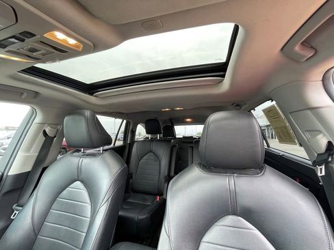 Used 2020 Toyota Highlander XLE FWD image 32