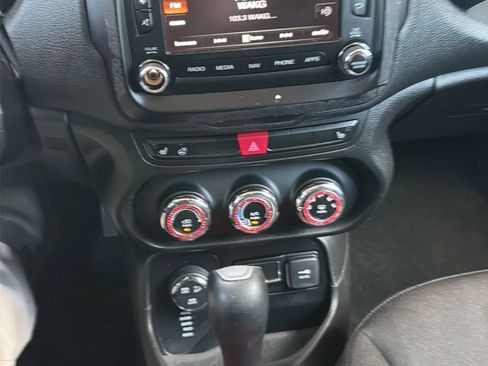 Used 2017 Jeep Renegade Trailhawk AWD/4WD image 35