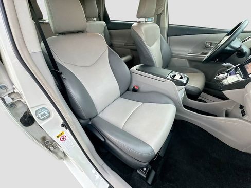 Used 2017 Toyota Prius V Five FWD image 34