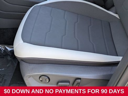 Used 2025 Volkswagen Taos SE AWD/4WD image 15
