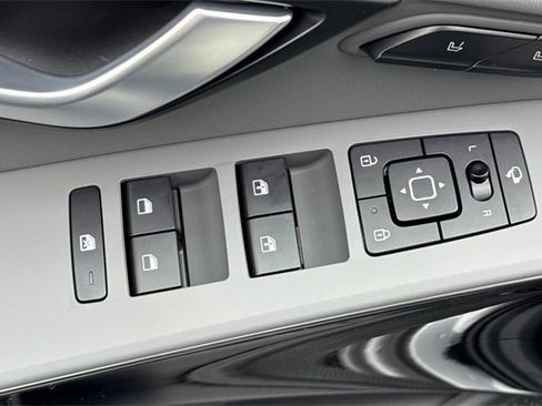 New 2026 Kia Niro SX image 13