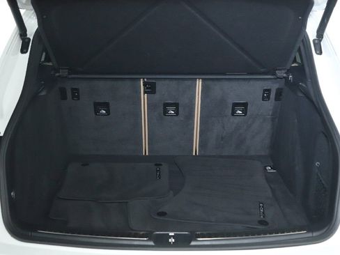 Used 2021 Porsche Macan AWD/4WD image 36