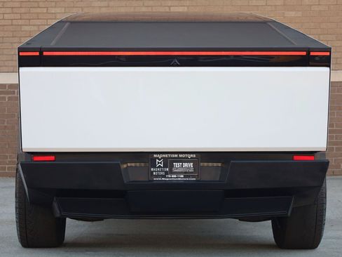 Used 2025 Tesla Cybertruck AWD Crew Cab image 9