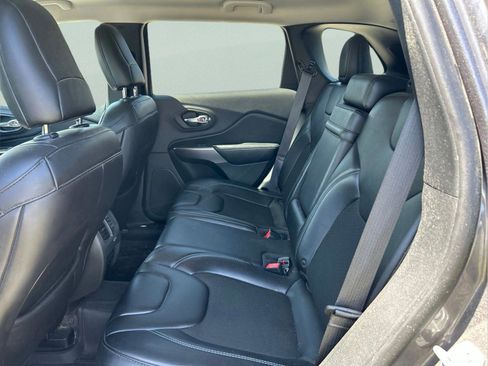 Certified 2019 Jeep Cherokee Latitude Plus FWD image 10