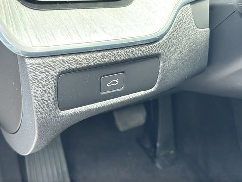 Certified 2025 Volvo XC60 B5 Plus AWD/4WD image 13