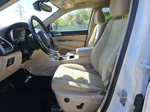 Used 2022 Jeep Grand Cherokee Laredo E RWD image 3