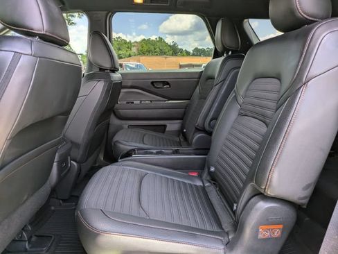 Used 2025 Nissan Pathfinder Rock Creek AWD/4WD image 14