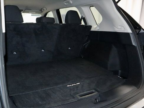 Certified 2022 Nissan Rogue SV image 13