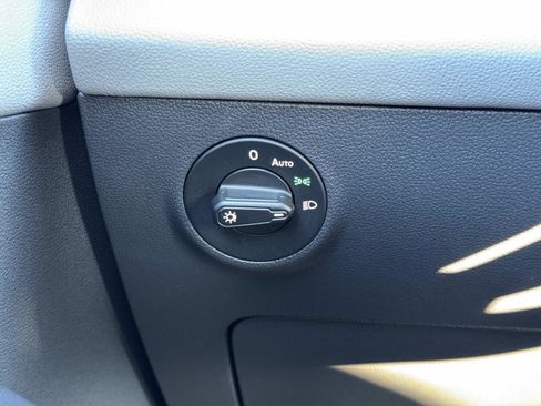 Used 2023 Volkswagen Taos SE image 12