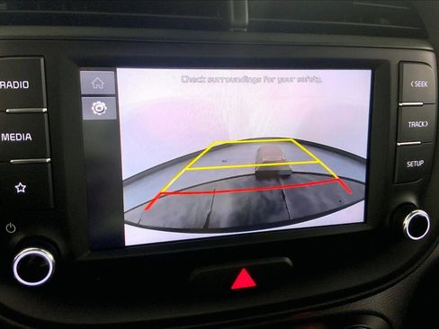 Used 2025 Kia Soul LX w/ LX Technology Package FWD image 21