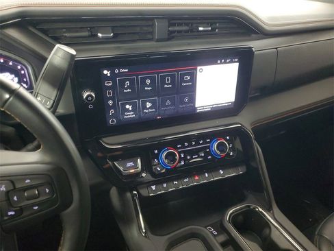 Used 2024 GMC Sierra 2500 AT4 w/ AT4 Premium Plus Package image 18