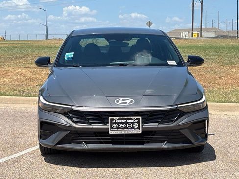 Used 2025 Hyundai Elantra Sport FWD image 3