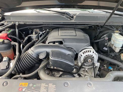 Used 2013 Chevrolet Suburban LTZ RWD image 24