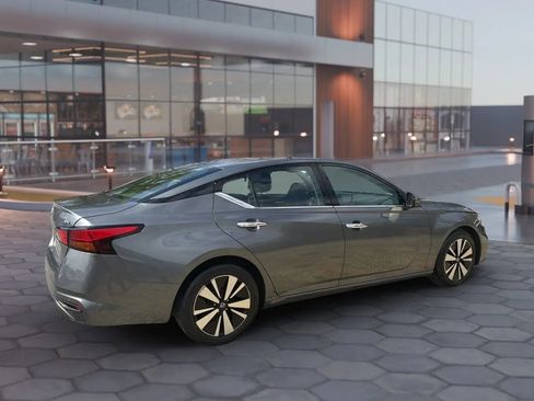 Used 2019 Nissan Altima 2.5 SV FWD image 10