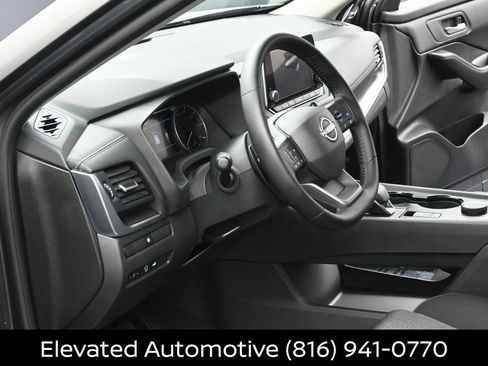 Certified 2026 Nissan Rogue SV AWD/4WD image 7