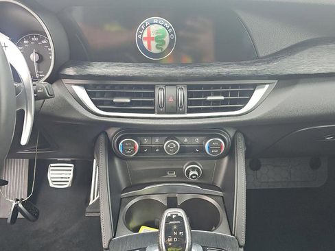 Used 2023 Alfa Romeo Stelvio Sprint AWD/4WD image 12