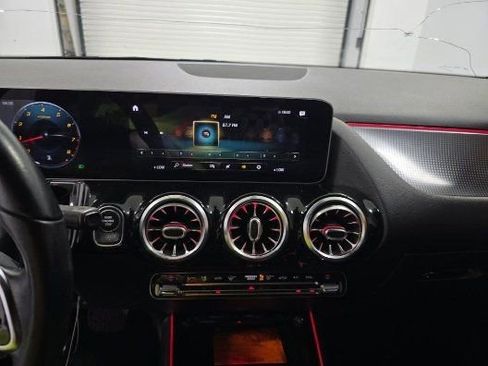 Used 2021 Mercedes-Benz GLA 250 w/ Premium Package image 7