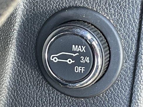 Used 2023 Chevrolet Traverse RS image 23