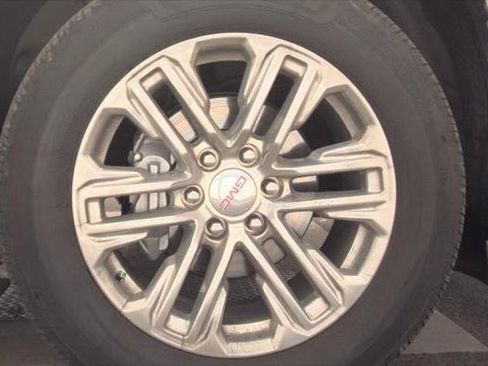Used 2022 GMC Yukon XL SLE w/ Gmc Pro Safety Plus Package AWD/4WD image 12