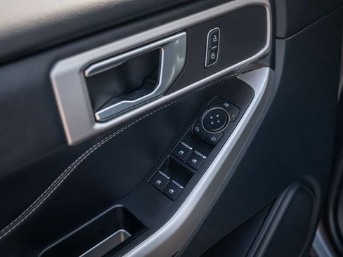 Used 2022 Ford Explorer XLT w/ Equipment Group 202A image 23