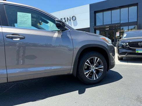 Used 2018 Toyota Highlander Plus w/ Preferred Accessory Package AWD/4WD image 14