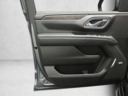 Used 2021 Chevrolet Suburban LT RWD image 17