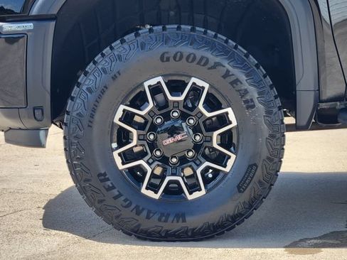 Used 2024 GMC Sierra 2500 AT4 w/ AT4 Preferred Package AWD/4WD image 10