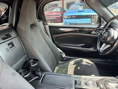 Used 2016 MAZDA MX-5 Miata Club RWD image 9
