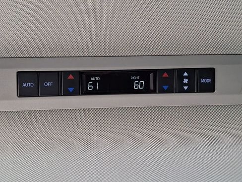 Certified 2021 Toyota Sienna XLE FWD image 14