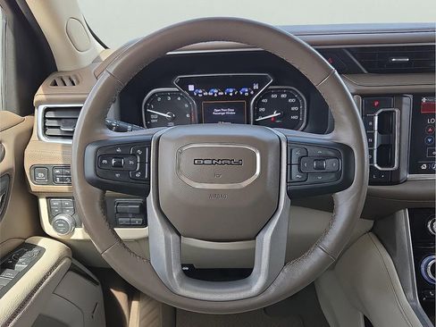 Used 2021 GMC Yukon Denali w/ Denali Ultimate Package AWD/4WD image 13