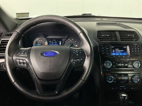 Used 2017 Ford Explorer XLT image 18