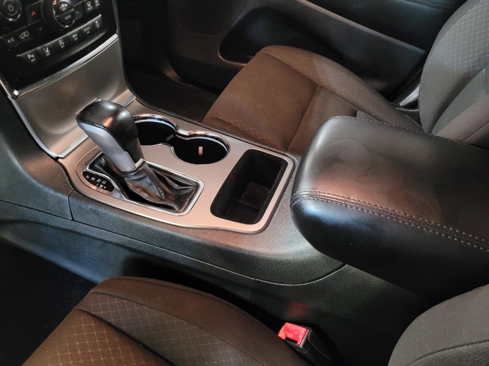 Used 2022 Jeep Grand Cherokee Laredo E w/ Security & Convenience Group RWD image 26