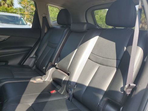 Used 2018 Nissan Rogue SL w/ Premium Package FWD image 15