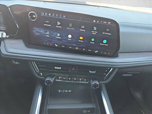 Used 2025 Chevrolet Suburban Z71 w/ Comfort Package image 15