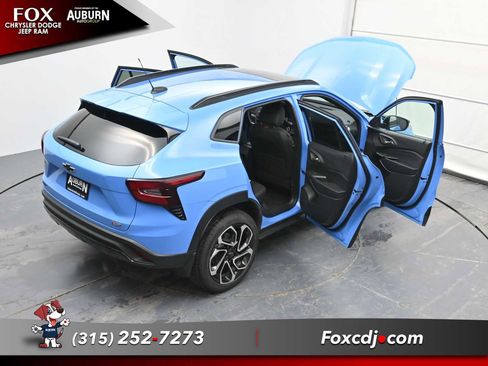 Used 2024 Chevrolet Trax RS w/ Sunroof Package image 38