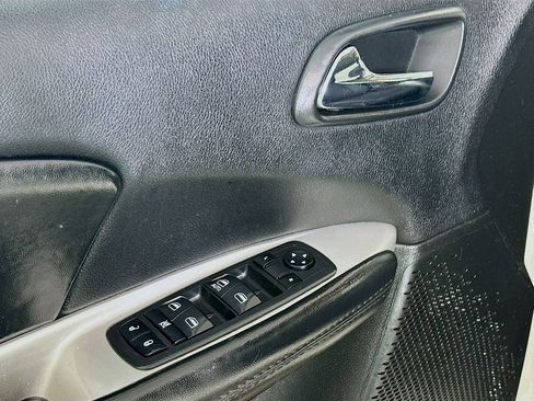 Used 2018 Dodge Journey SE image 21