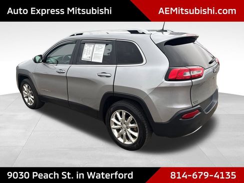 Used 2017 Jeep Cherokee Limited AWD/4WD image 5