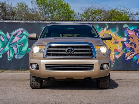 Used 2014 Toyota Sequoia SR5 RWD image 1