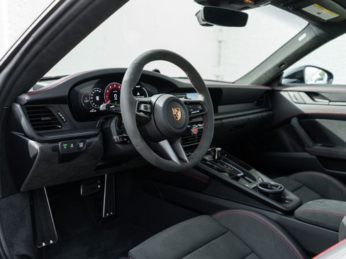 Used 2025 Porsche 911 Carrera 4 GTS image 3