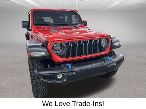 Used 2025 Jeep Wrangler Unlimited Rubicon 4xe w/ Convenience Group AWD/4WD image 3
