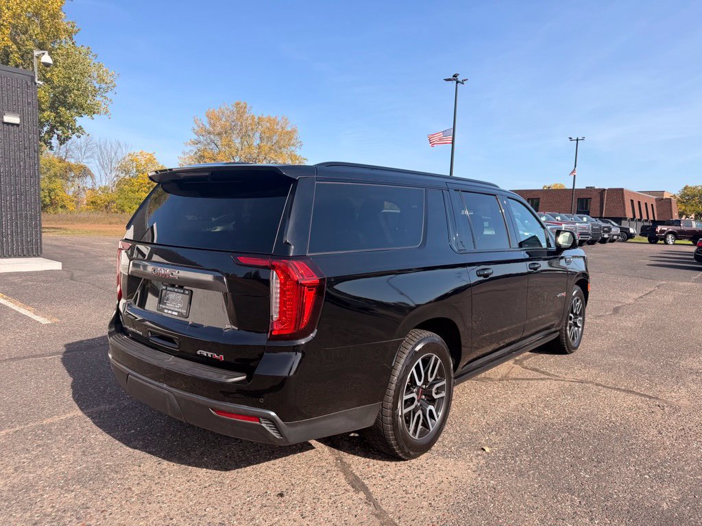 Used 2023 GMC Yukon XL AT4 w/ AT4 Premium Plus Package AWD/4WD image 5