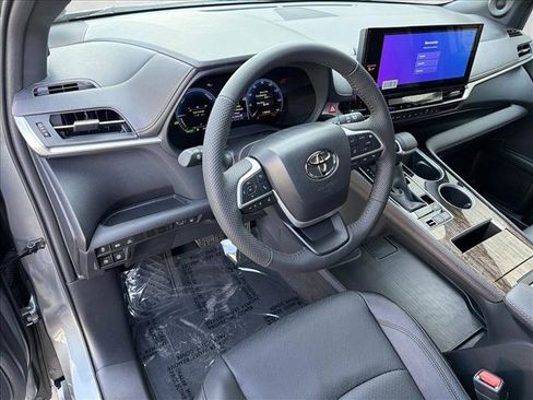 New 2026 Toyota Sienna Limited image 13