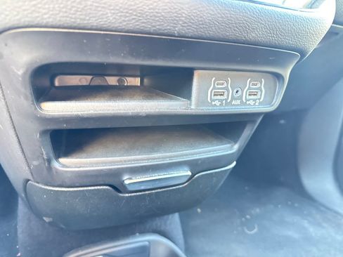 Used 2023 Chrysler Pacifica Touring FWD image 22