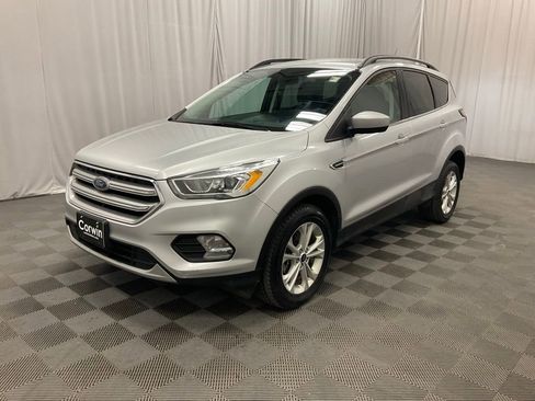 Used 2017 Ford Escape SE w/ Equipment Group 201A image 3