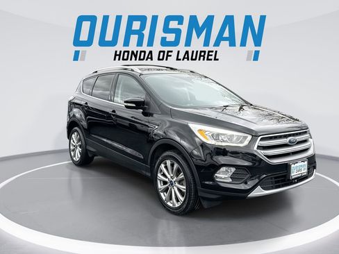 Used 2017 Ford Escape Titanium image 2