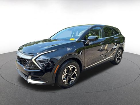 Used 2025 Kia Sportage LX image 3