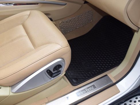 Used 2011 Mercedes-Benz GL 550 4MATIC image 35