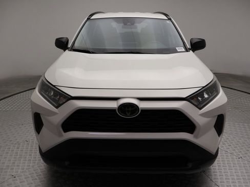 Used 2020 Toyota RAV4 LE FWD image 5